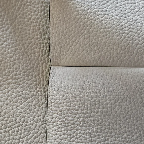 Michael Kors White Leather Tote Bag - Picture 7 of 9